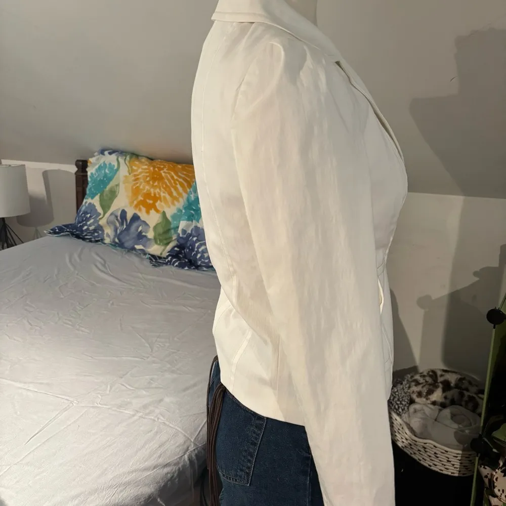 Rafaella Elegant White Women's button-up minimalist blazer size 6P - Image 4