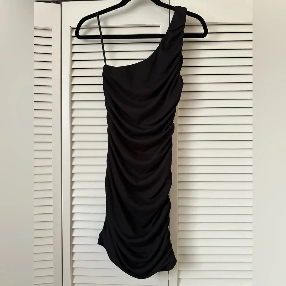 Vlogger Mini One Shoulder Dress size Medium - Image 8
