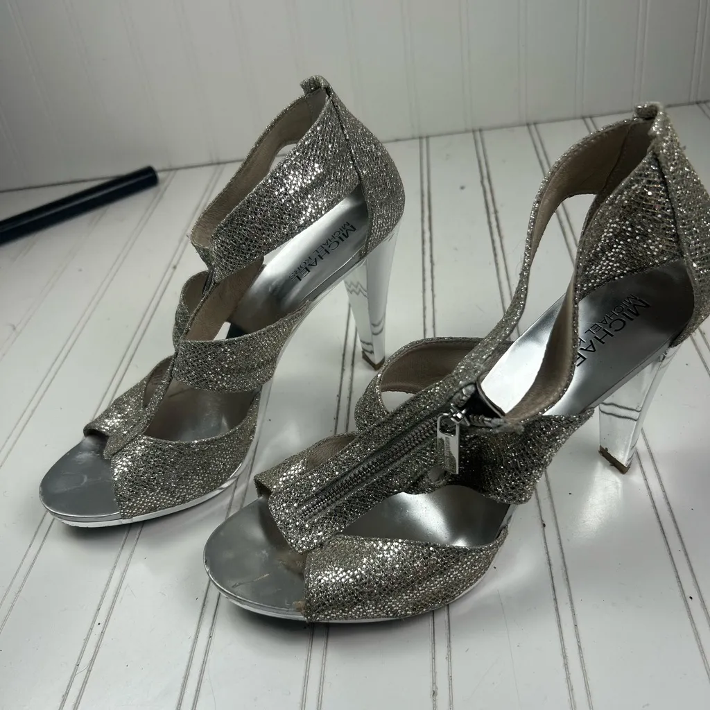 Michael Kors Berkley Silver Glitter Zip-Front T-Strap Heels Size 8.5 - Image 4