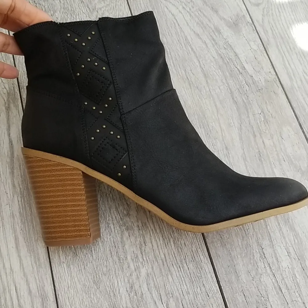 Studded Western-inspired Black bootie size 11 - Image 7