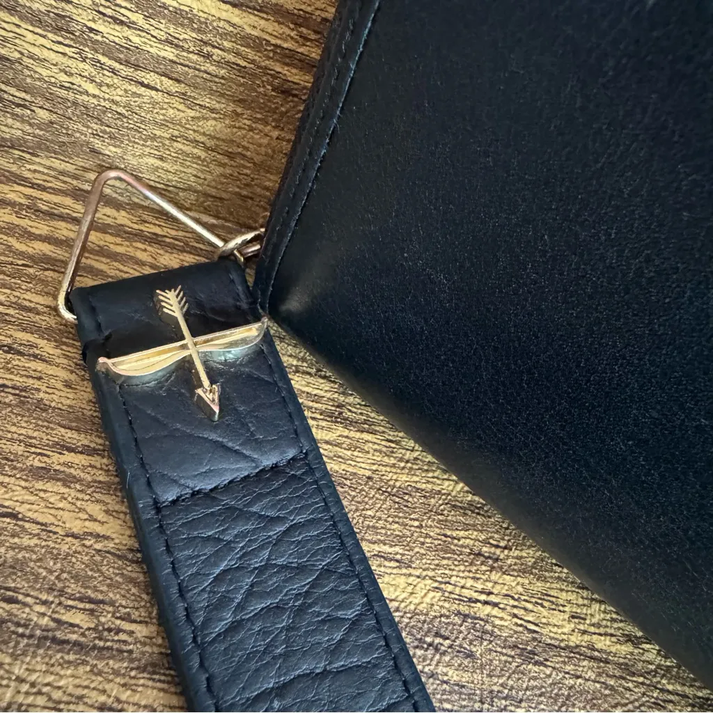 Pour La Victoire Black Italian Leather Wristlet Wallet Card Holder Pouch  4"X6"‎ - Image 2