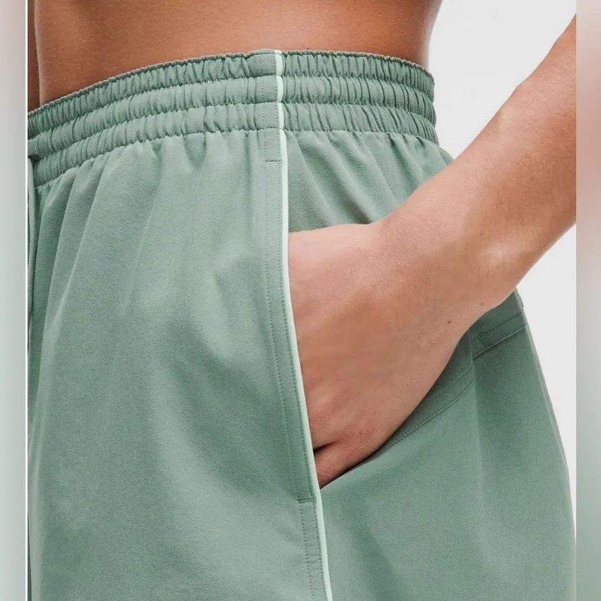 Lululemon Lightweight High-Rise Relaxed Short 3” Long Crater Blue Sea Mist Sz10 - Image 5