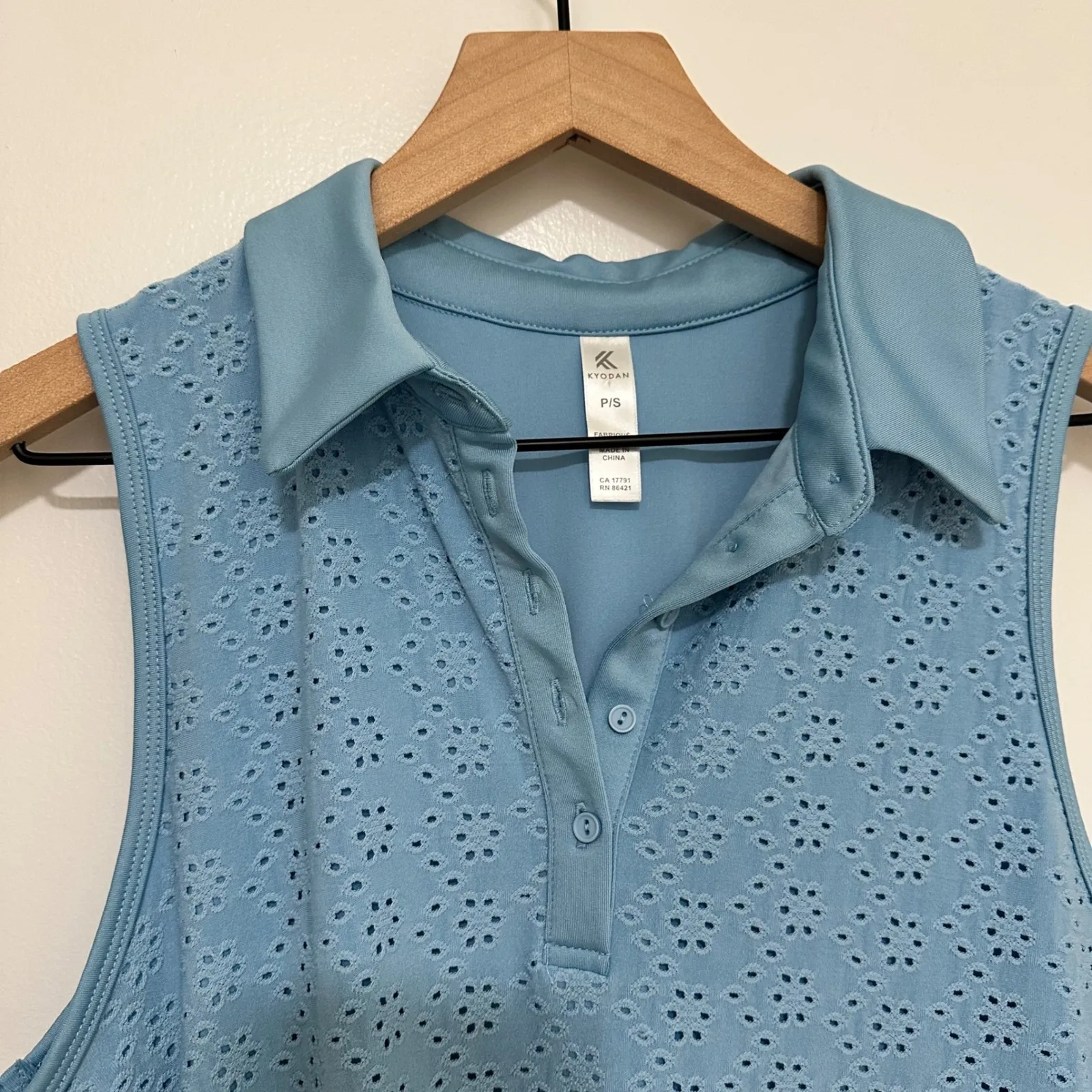 KYODAN | Women's Blue Eyelet Sleeveless Golf Tennis Athleisure Polo Shirt,P/S - Image 2