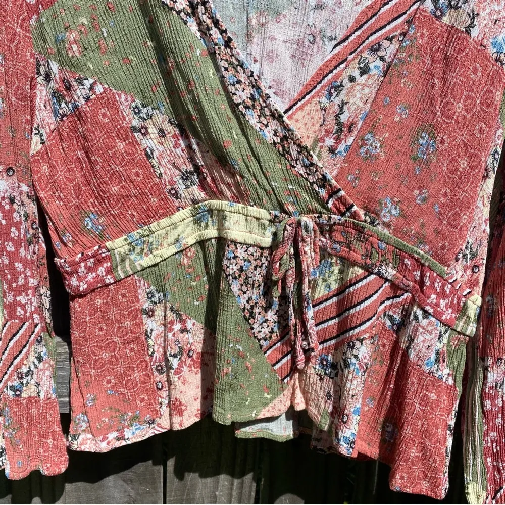 LUQ Boho Patchwork Faux Wrap Peasant Top Green Size XL - Image 6