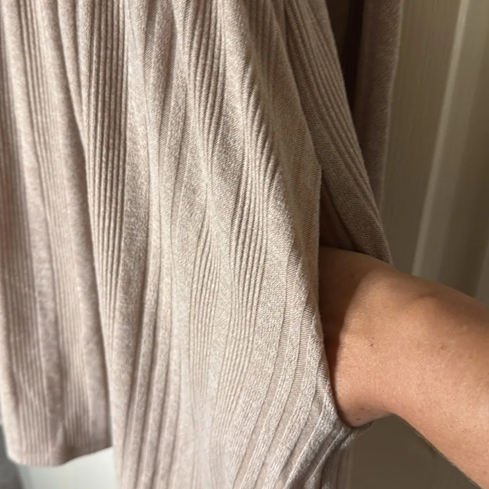 LONG SLEEVE HENLEY SWEATER DRESS IN IRISH CREAM - Image 5