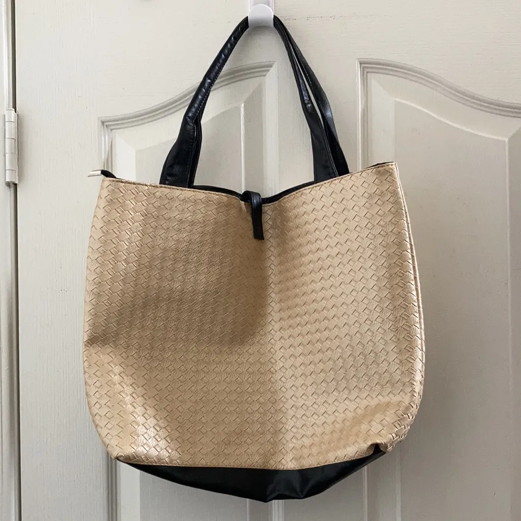 FINAL MARKDOWN Ladies’ Sequined “LOURDES” Shoulder Bag - Image 11