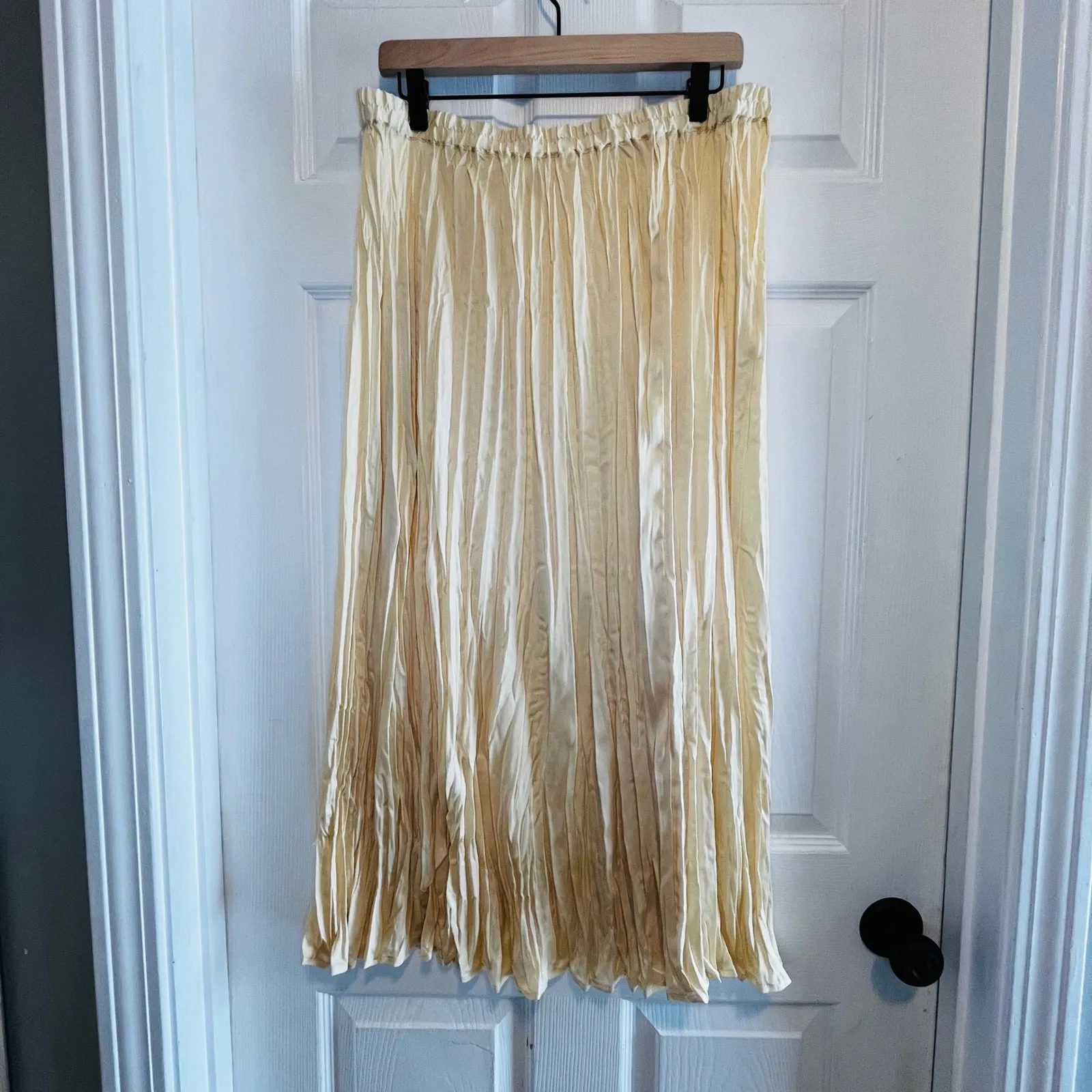 H&M Pleated Midi Skirt Cream Elastic Waist Shiny Satin Look Size M Boho - Image 2