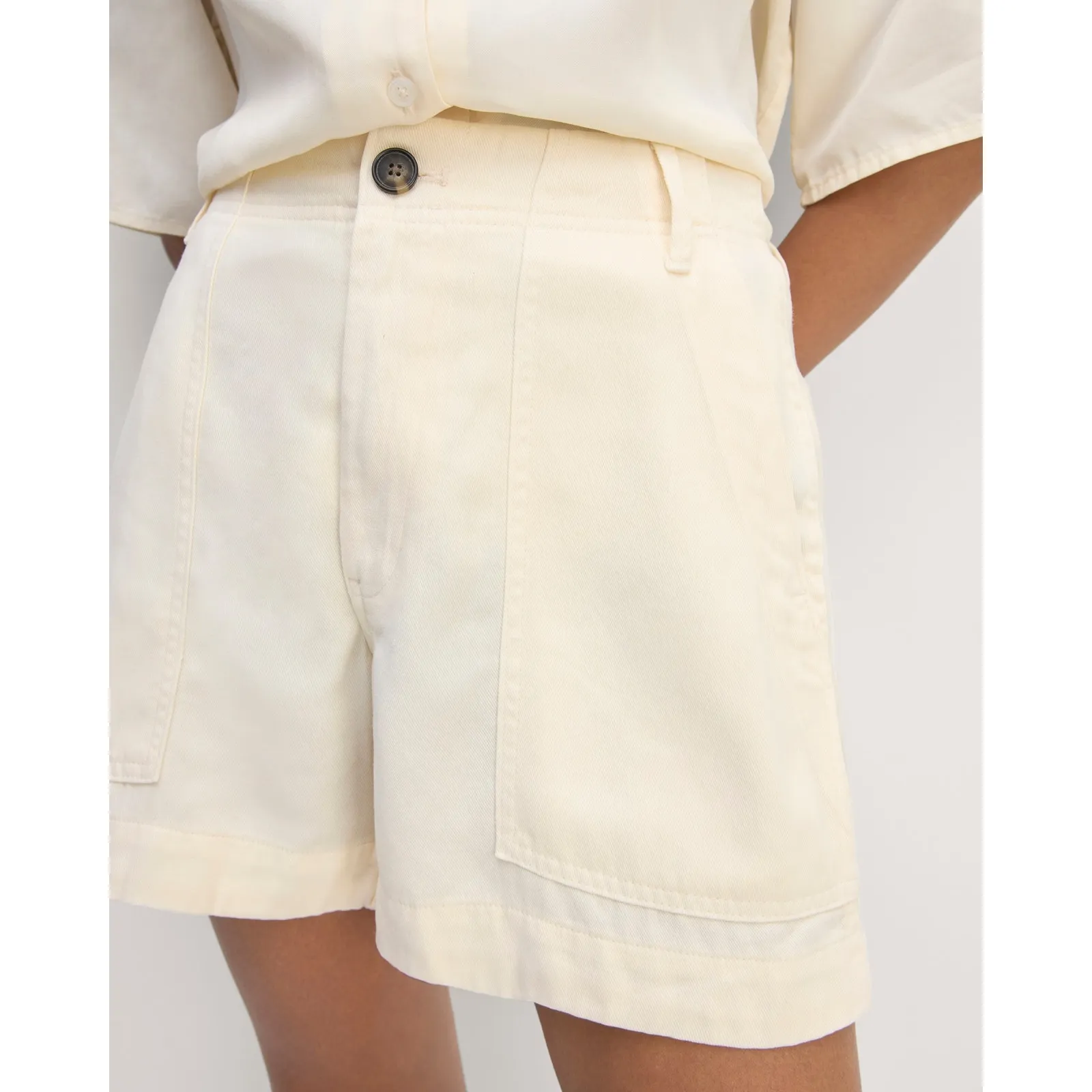 Everlane The Utility Short in Buttersoft Bone 4 - Image 2