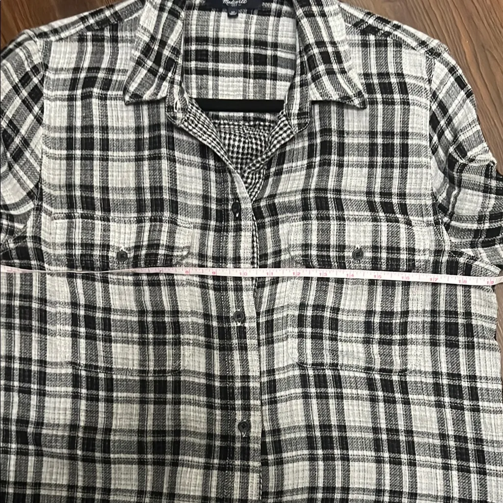 Madewell Plaid Black and White Womens Relaxed fit button up top-Size M - Image 6