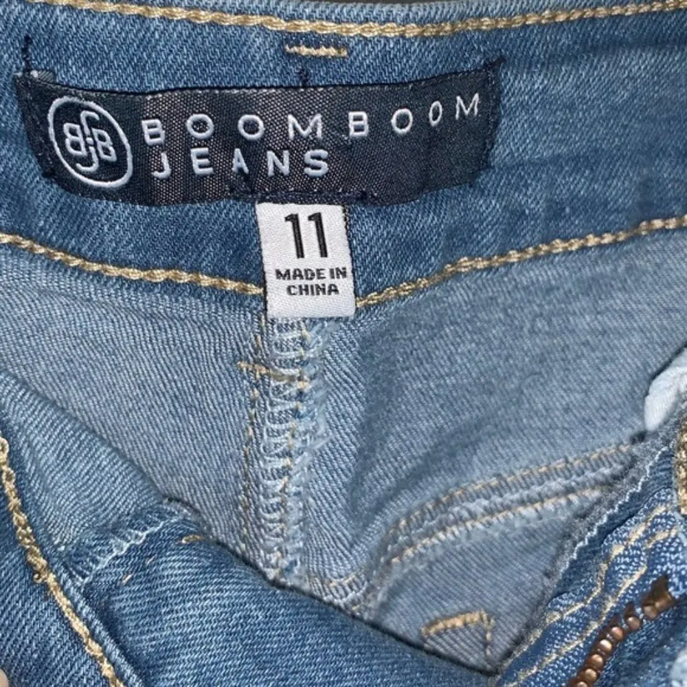 BoomBoom Jeans Frayed Hem Mid-Rise Shorts Size 11 - Image 2