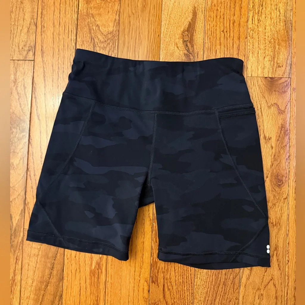 Sweaty Betty Power 6" Biker Shorts Ultra Black Camo Small - Image 4