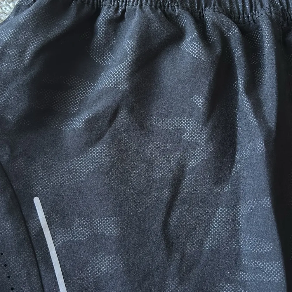 ASICS Black Camo Athletic Running Shorts Small - Image 3