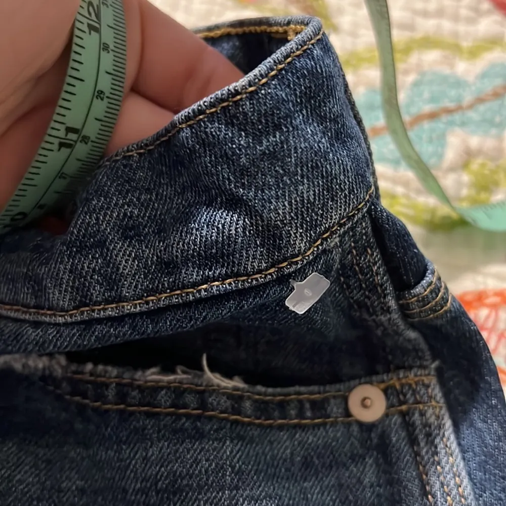 Madewell size 27 denim skirt frayed edge pockets belt loops zip button close - Image 5