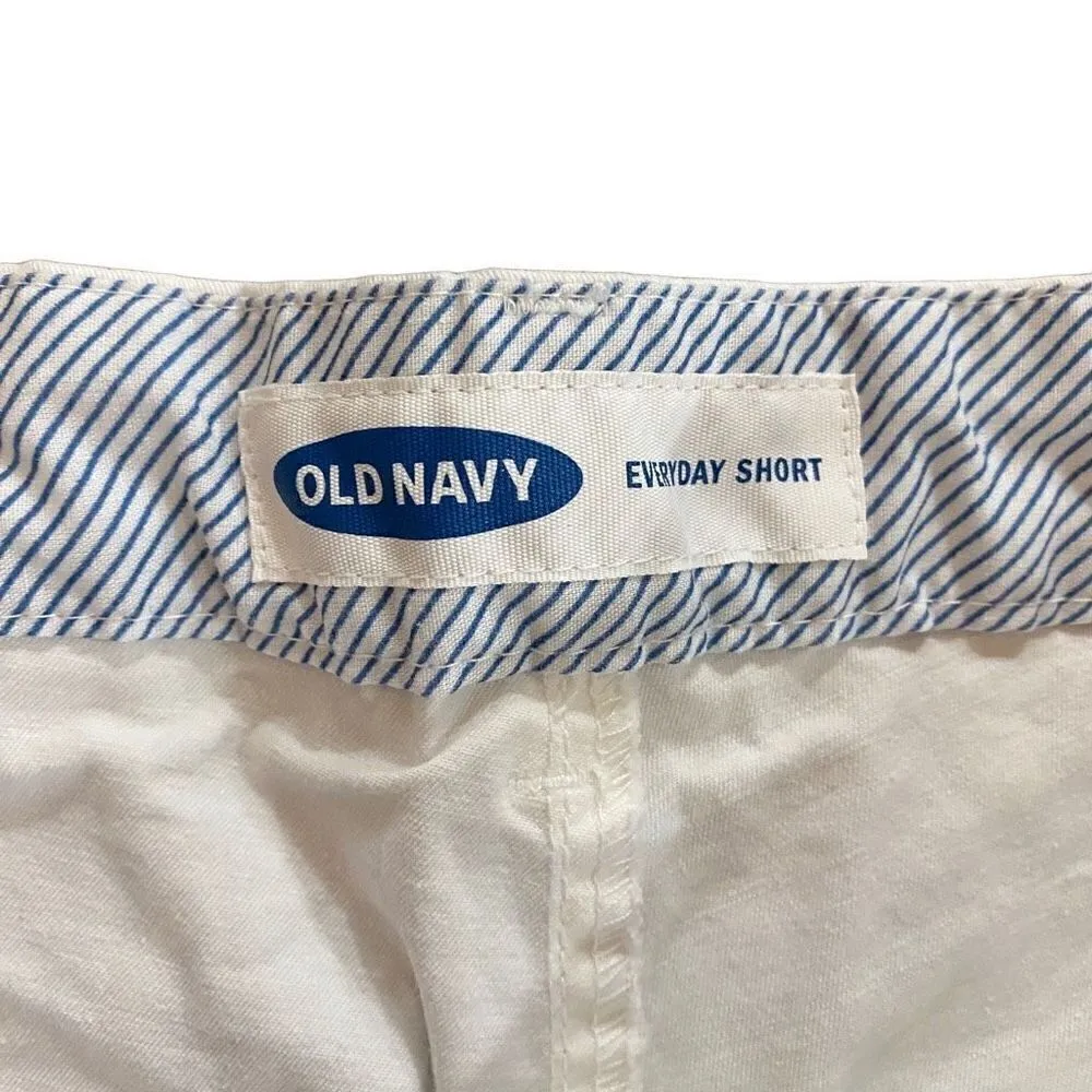 Old Navy every day white short size 4 - Image 2