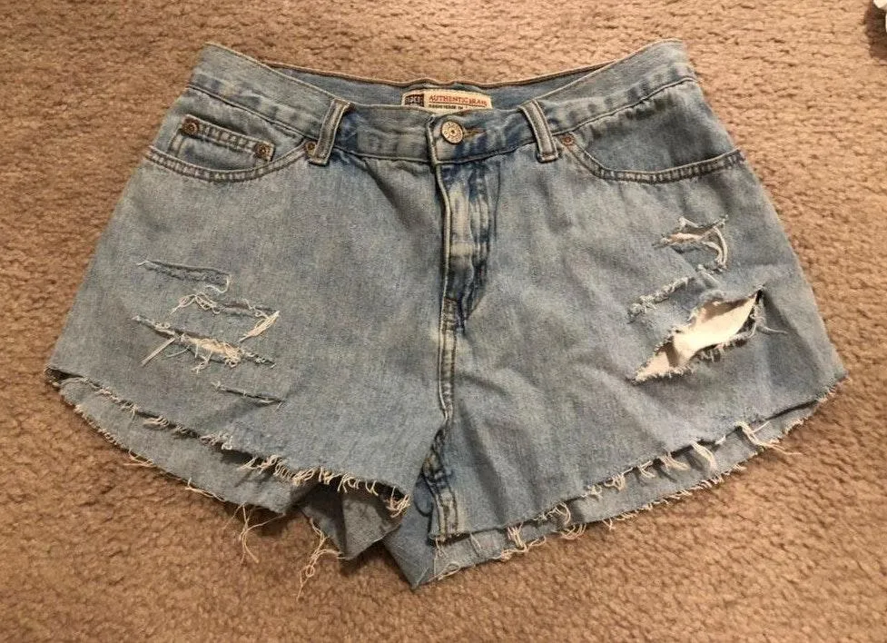 Vintage Light Denim Shorts Blue Size 4 - Image 2