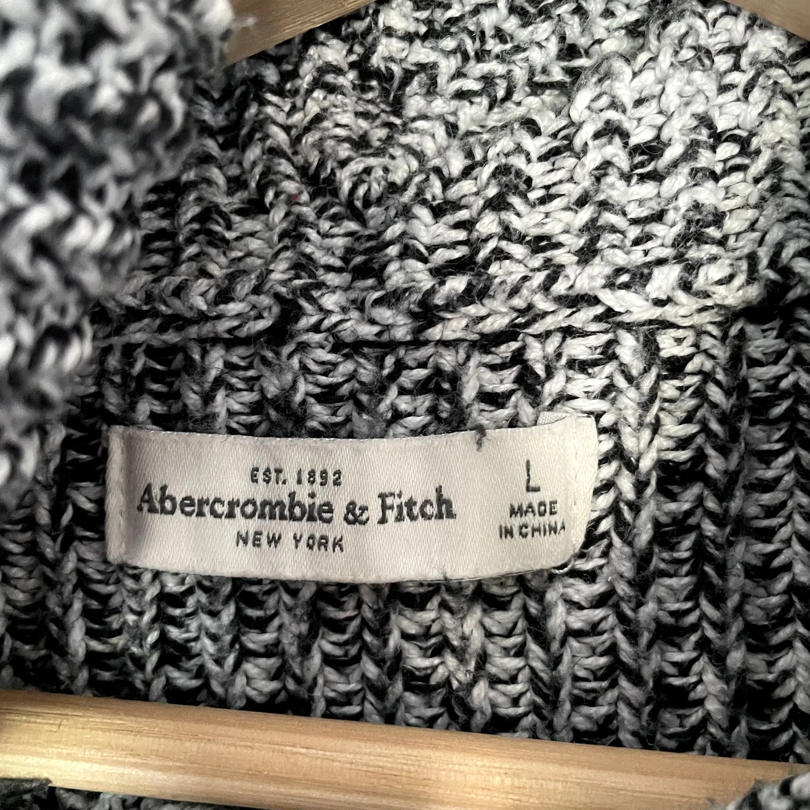 Abercrombie & Fitch black white knit turtleneck sweater women's size large - Image 3