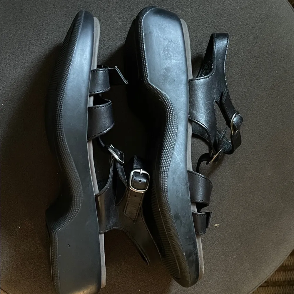 Dansko Women’s EUR 39 US 8.5/9 Women’s Black Leather Wedge Sandals - Image 5