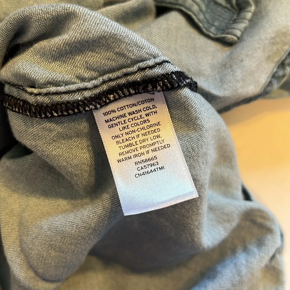 Caslon Shirt Womens Medium Blue Denim Jean Button Front Long Sleeve collared M - Image 9