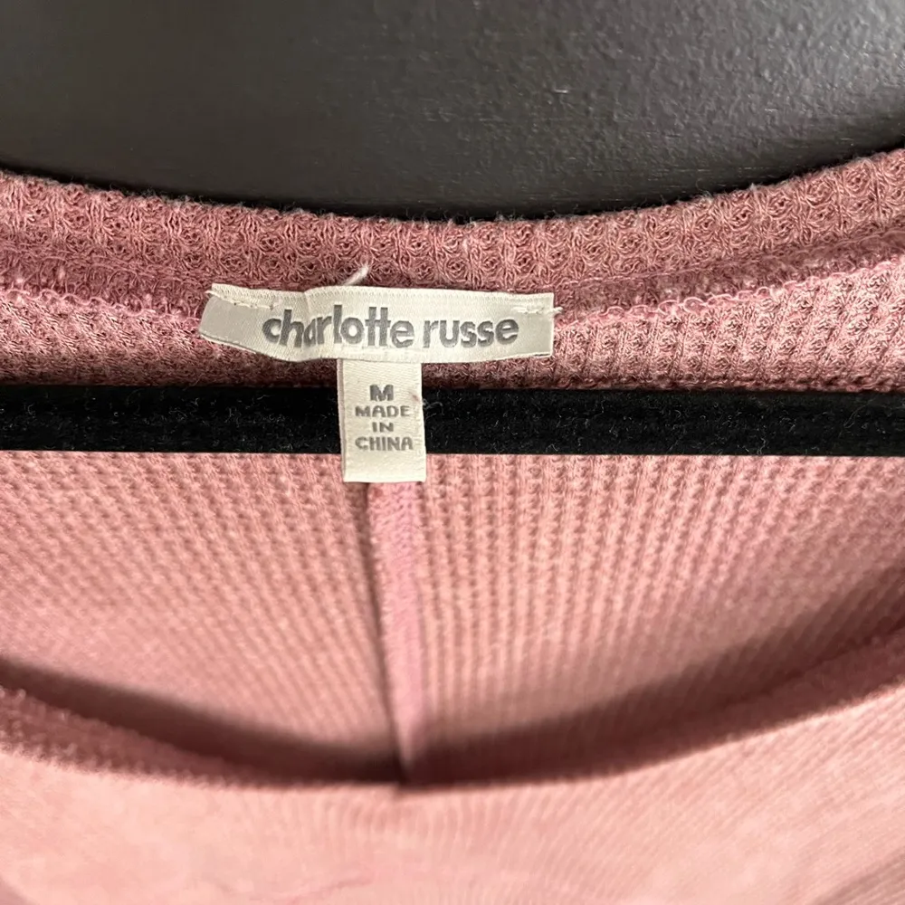 CHARLOTTE RUSSE Vintage Y2K Dusty Rose Long Sleeve V-Neck Thermal Shirt Sz M EUC - Image 3
