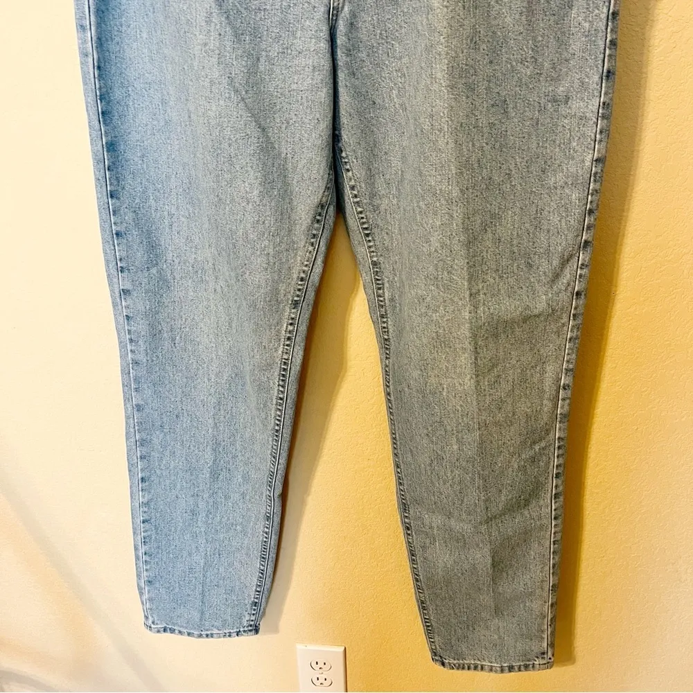 Light Wash Denim Riders Vintage Jeans - Image 4