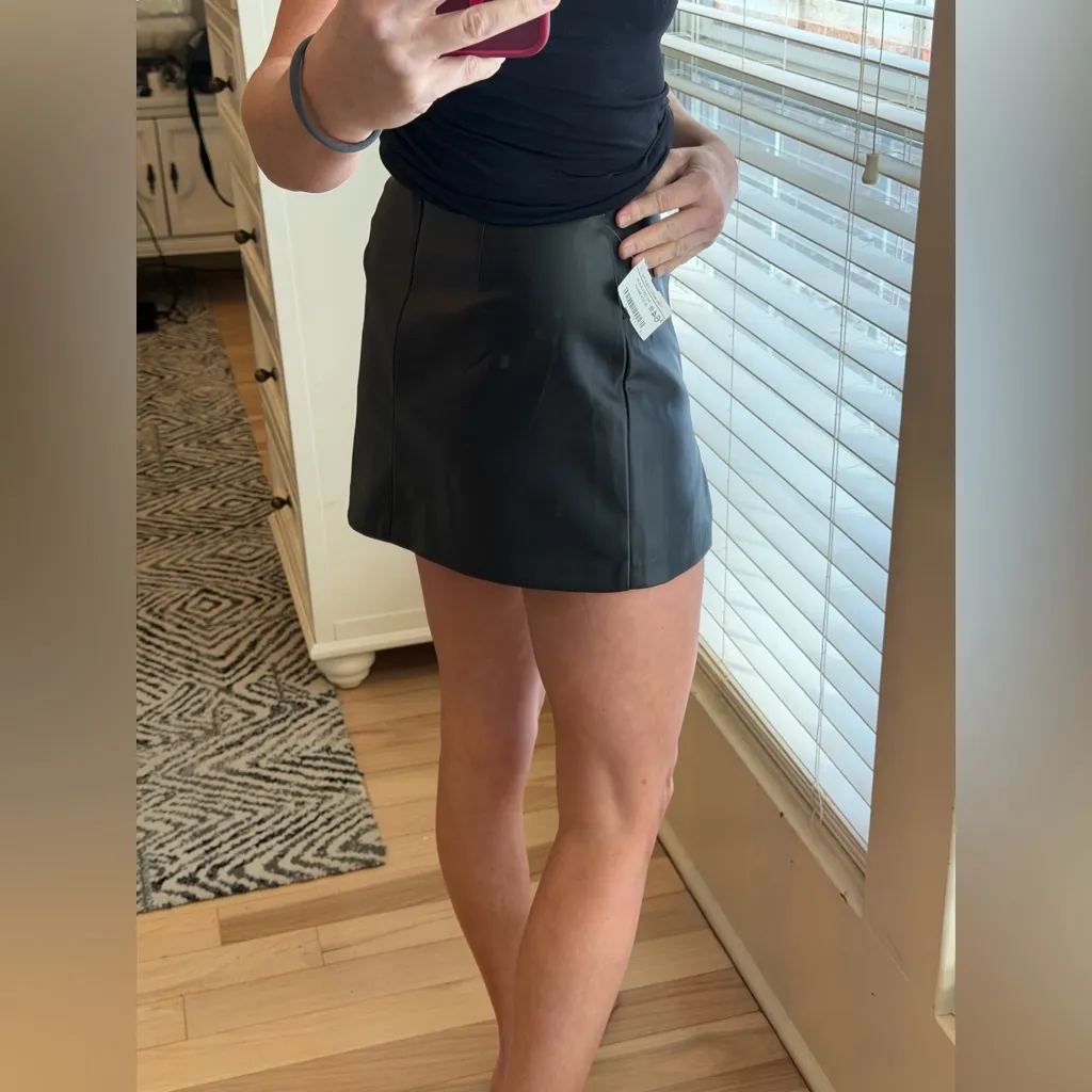 Olivaceous Black faux leather skort! NWT! Size Medium! - Image 2