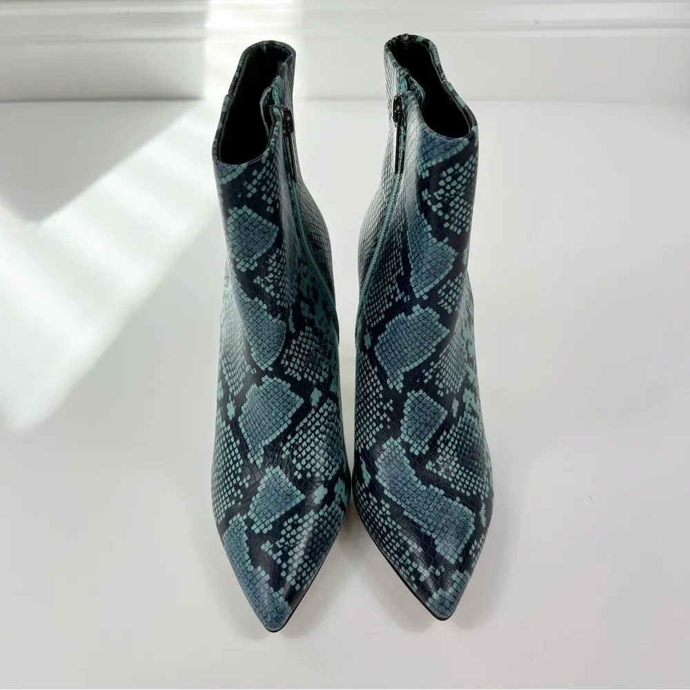 NEW Gianni Bini Fawlie Blue Snake Print Leather Clear Flared Heel Booties Size 6 - Image 8