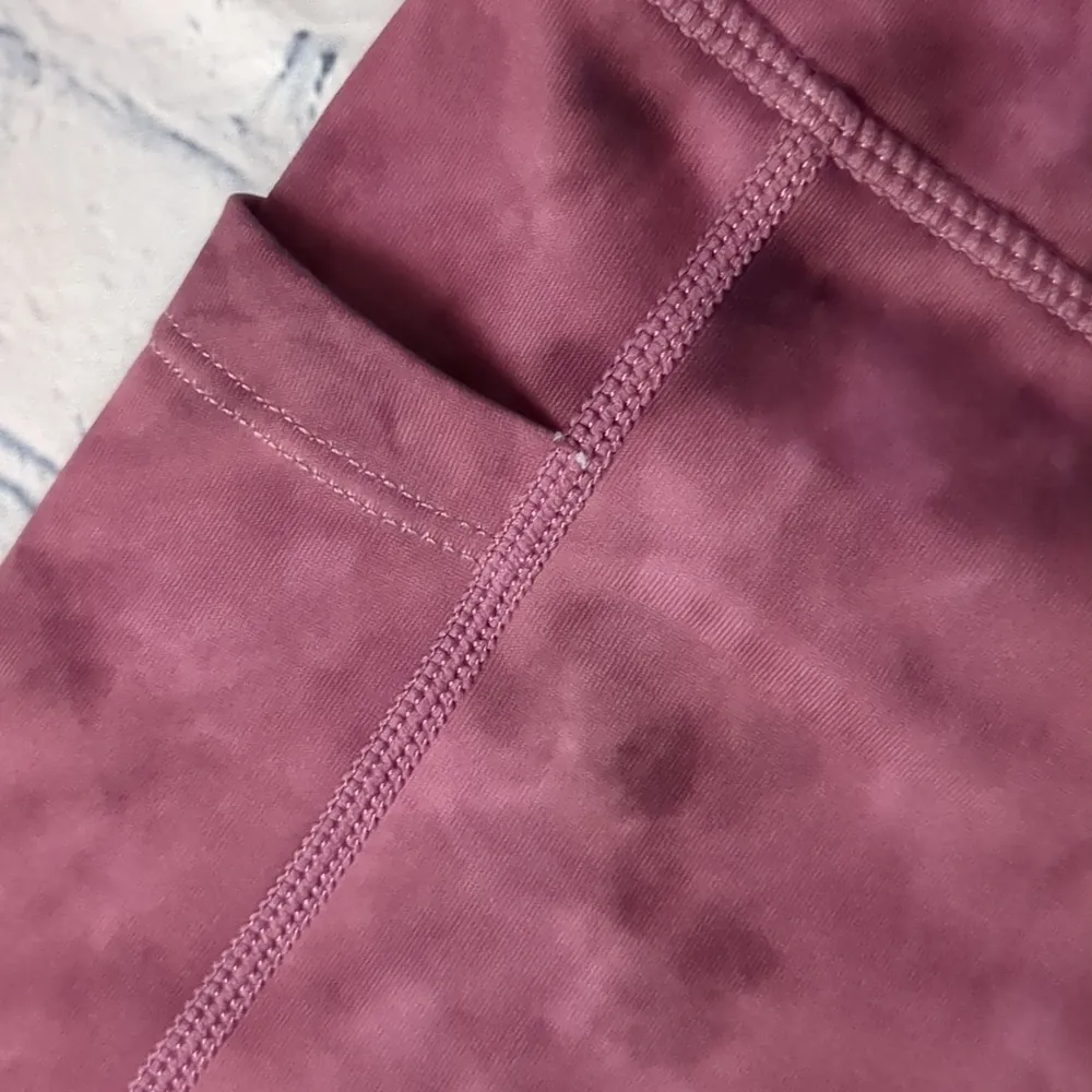 Parwin purplish pink marble leggings size medium - Image 4