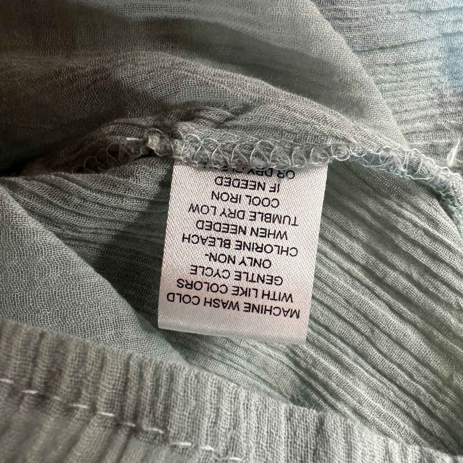 Chelsea & Theodore Medium Top Floral Eyelet Crochet Gauzy V - Image 10