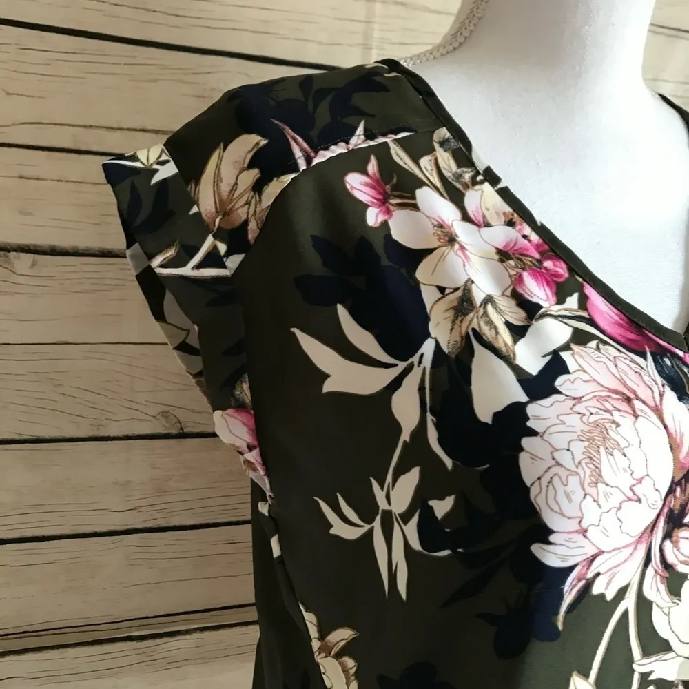 New York & Company Green Floral Capped - Image 3