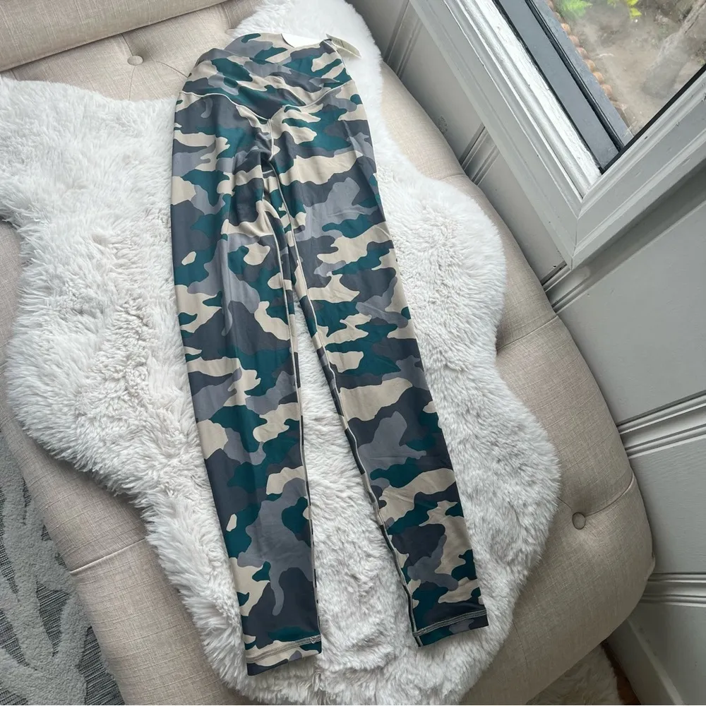 Offline by Aerie Real Me Hi-Rise 7/8 Leggings in Green Camo Size XSmall NWT - Image 3