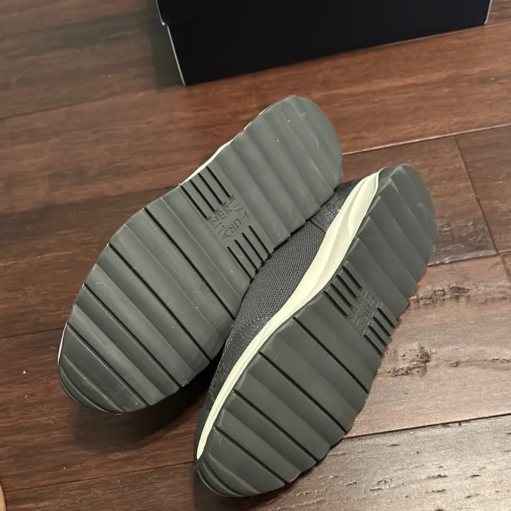 Naturalizer Gray and Silver Sneakers with Thick Sole and Textured Upper - Image 5