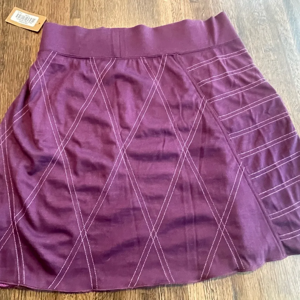 NWT title nine Walk the Line skirt - size M - Image 4