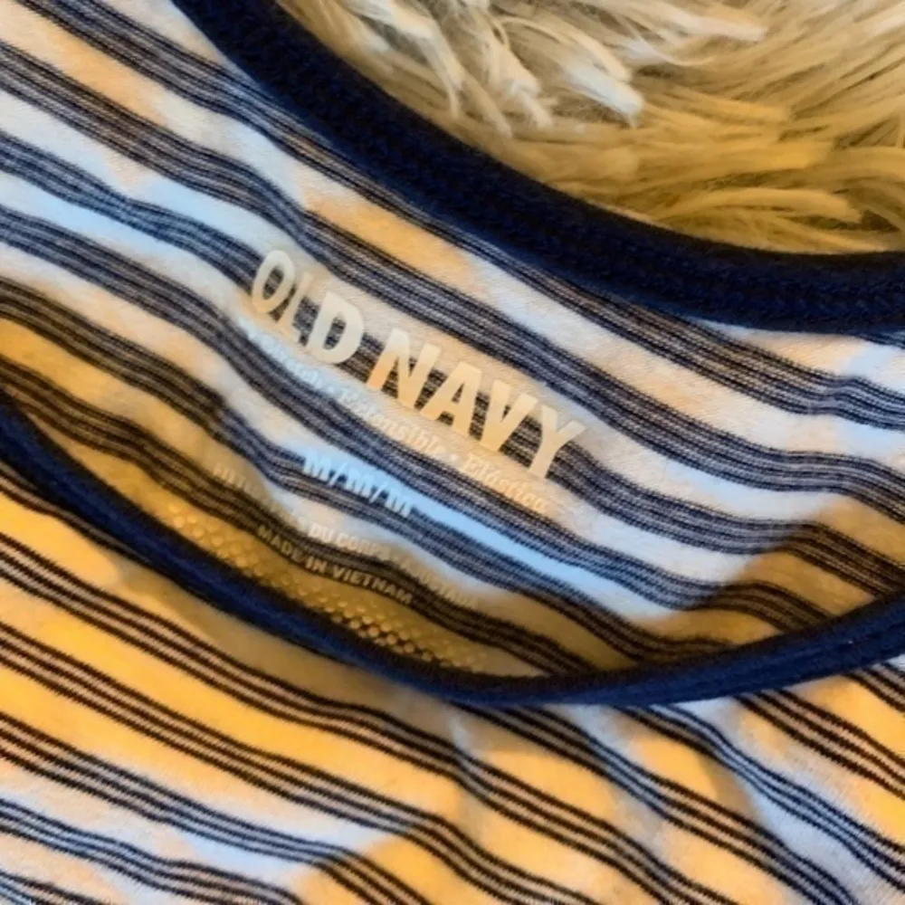 Old Navy fitted stretch basic tank - Image 2