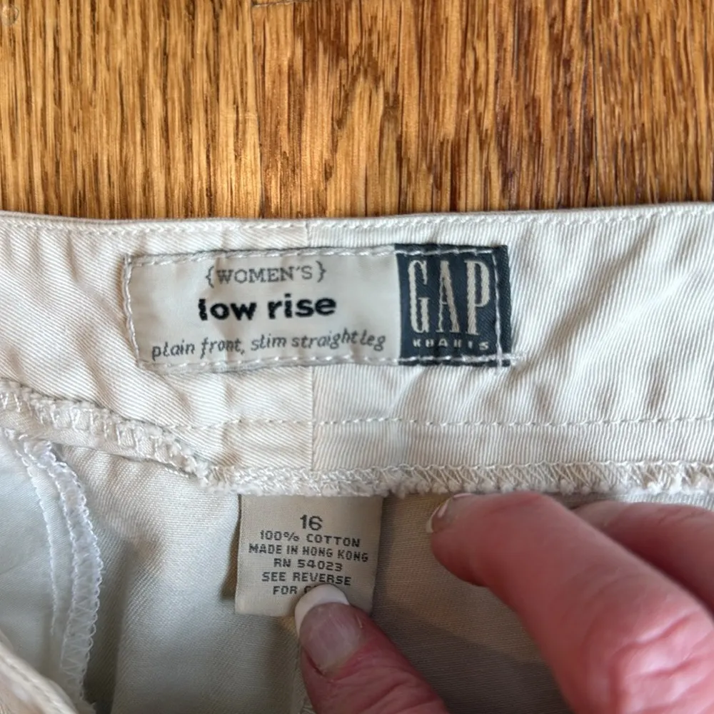 Gap women’s low rise, plain front slim straight leg Chino - Image 3