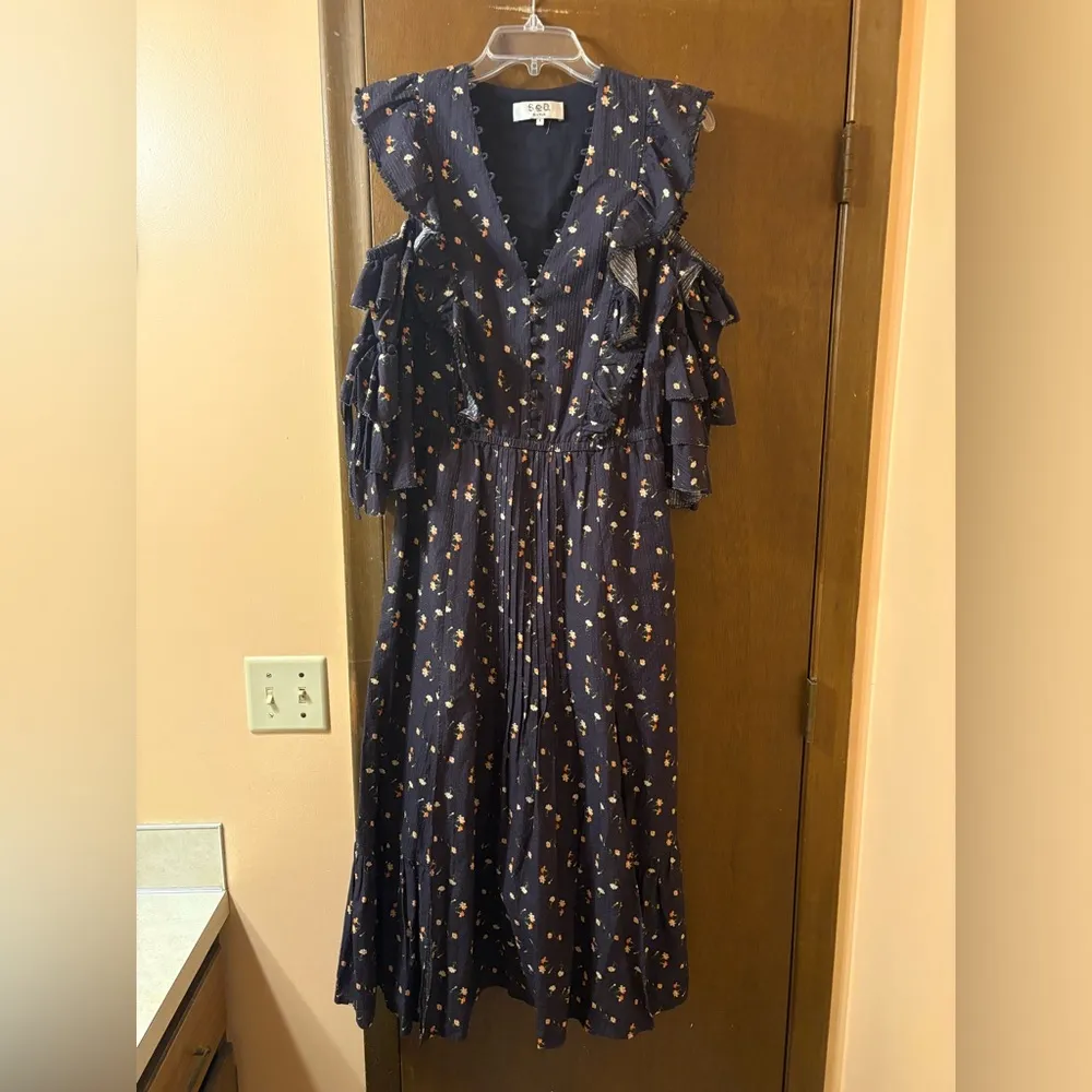 Floral Ditsy Midi Dress in Black - Image 4