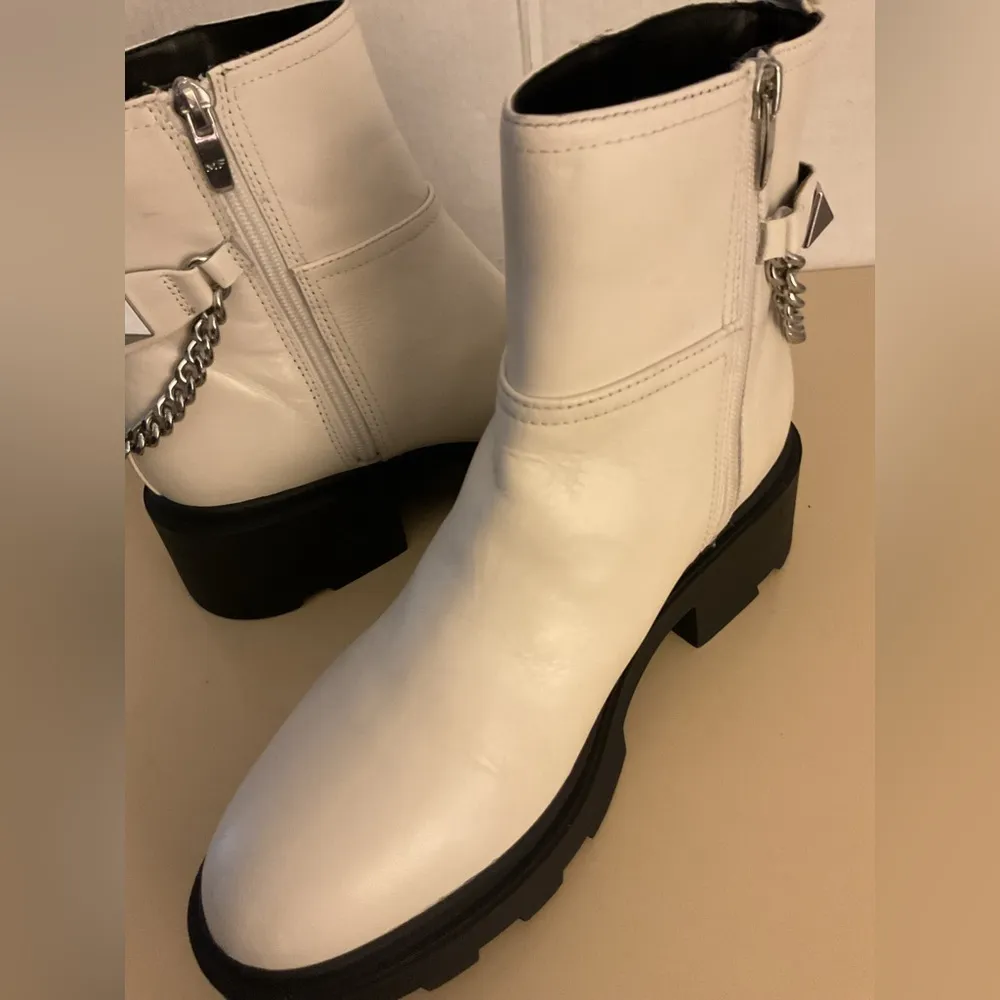 Marc Fisher women white leather Chelsea Waty boots size 9.5 - Image 10