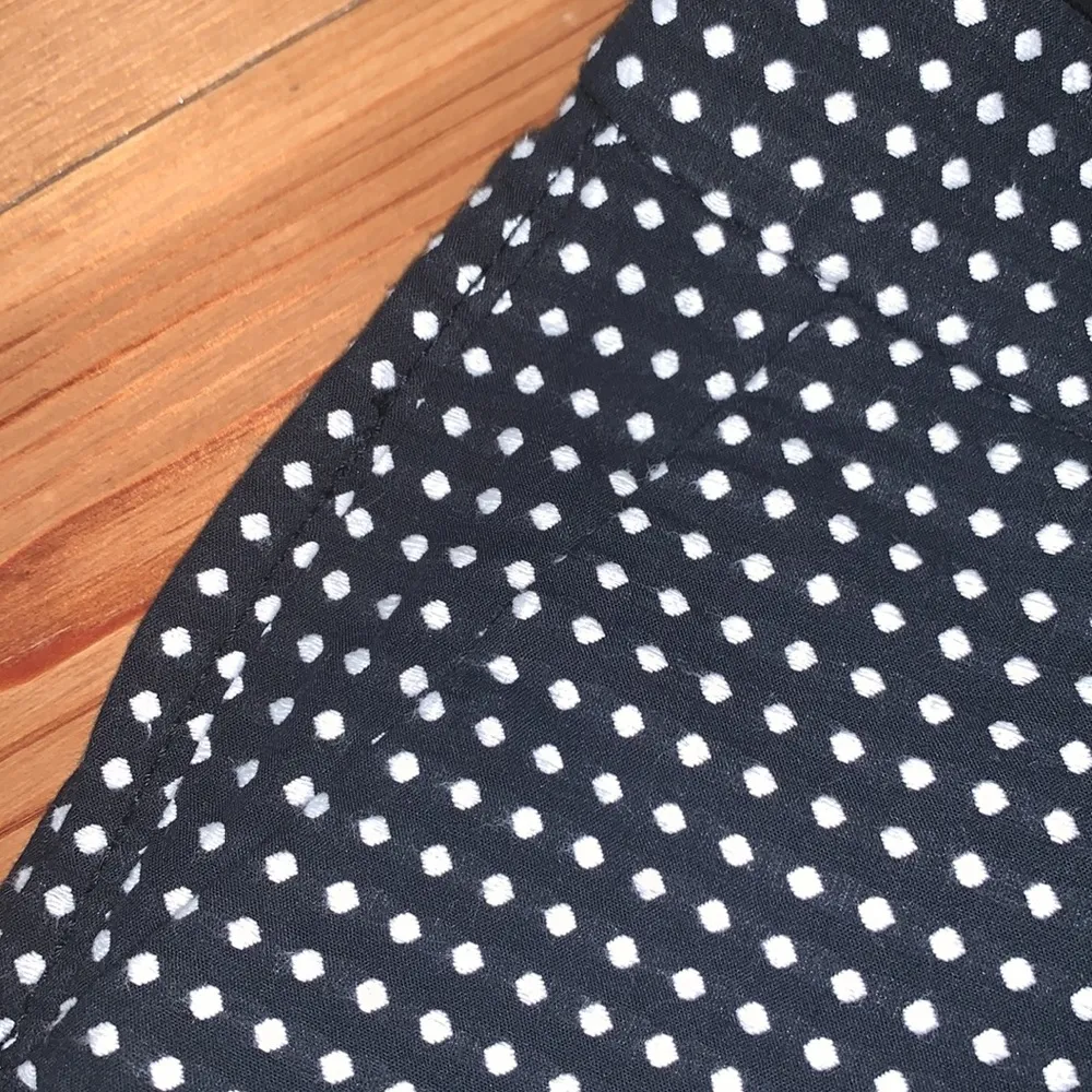 Old Navy Black White Dot Shorts EUC - Image 4