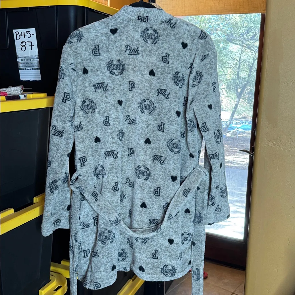 NWOT PINK Victoria’s Secret Gray Logo Plush Robe XS/S Cozy Sleepwear - Image 10