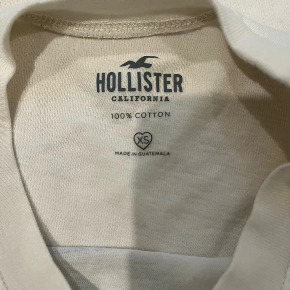 Hollister Oversized Queen Graphic Tee in Natural, Sz S - Image 11