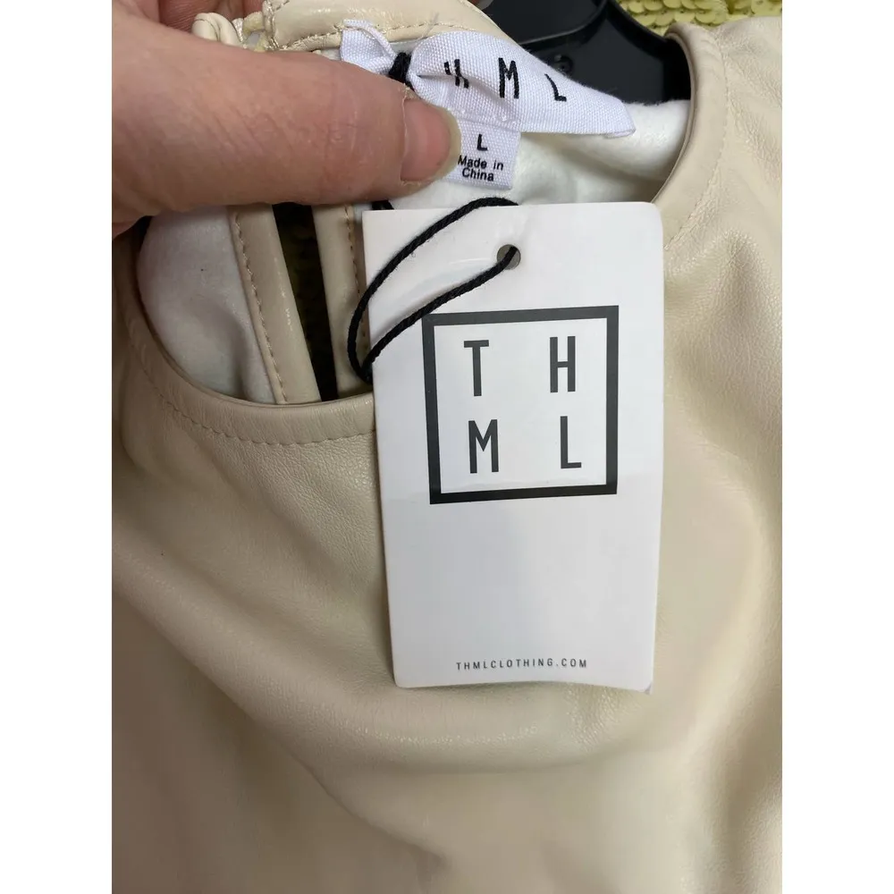 NWT THML Top LARGE Beige Scalloped Short Sleeve Crewneck Minimalist Chic Blouse - Image 3