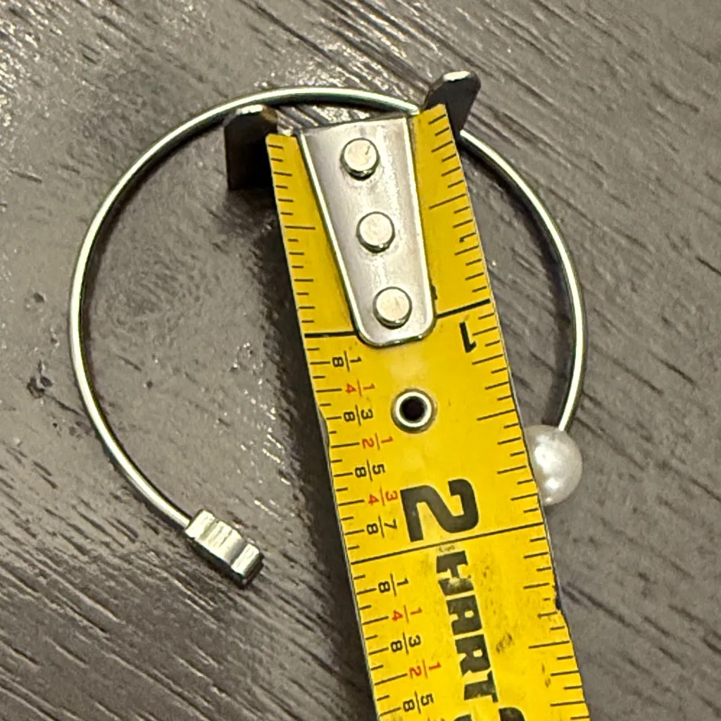 Fashion Silvertone teddy bear faux pearl bracelet NWOT Silver - Image 6