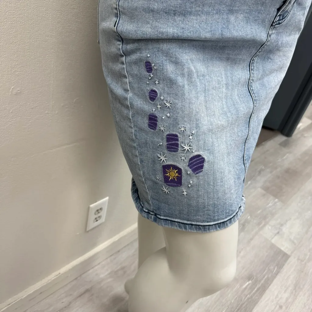 Torrid Disney Tangled Lantern Embroidered Denim Skirt - Size 18 - Image 4