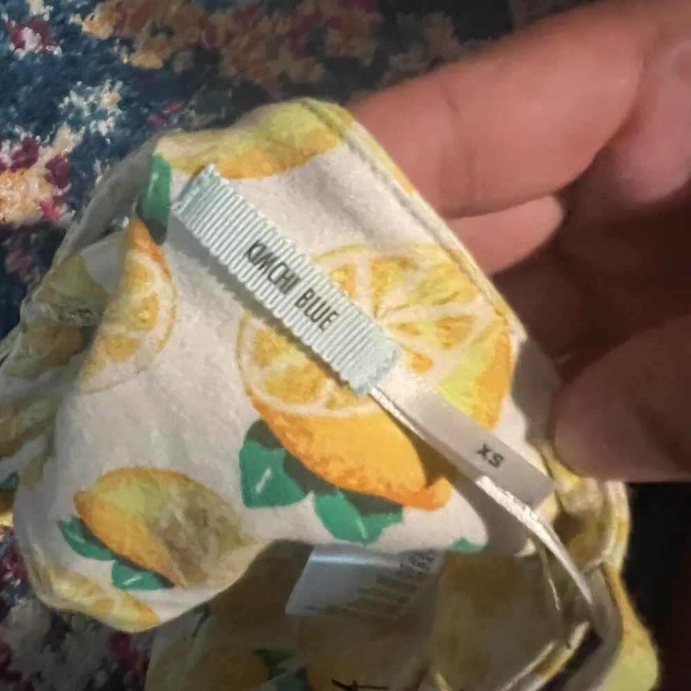 Kimchi Blue Wrap Cami Crop Top lemon print size XS - Image 11