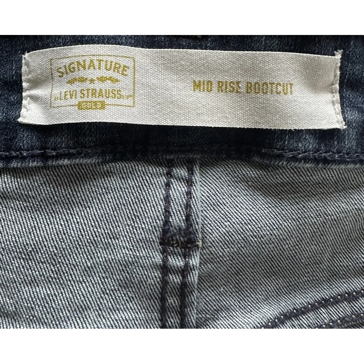 Signature Levi Strauss Gold Label Jeans Women's 36W 32L Mid-Rise Bootcut‎ - Image 7