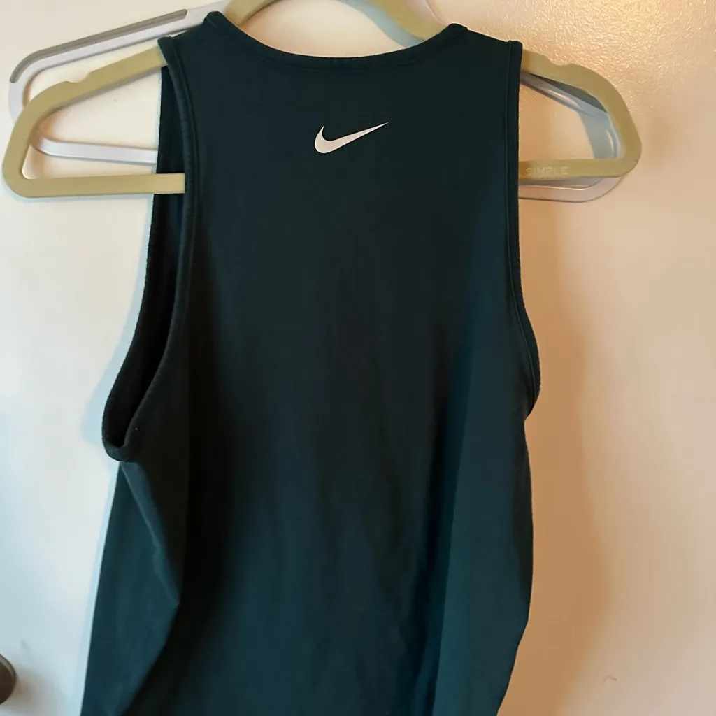 Nike Green Athletic Tank Top Futuristic Design - Image 2