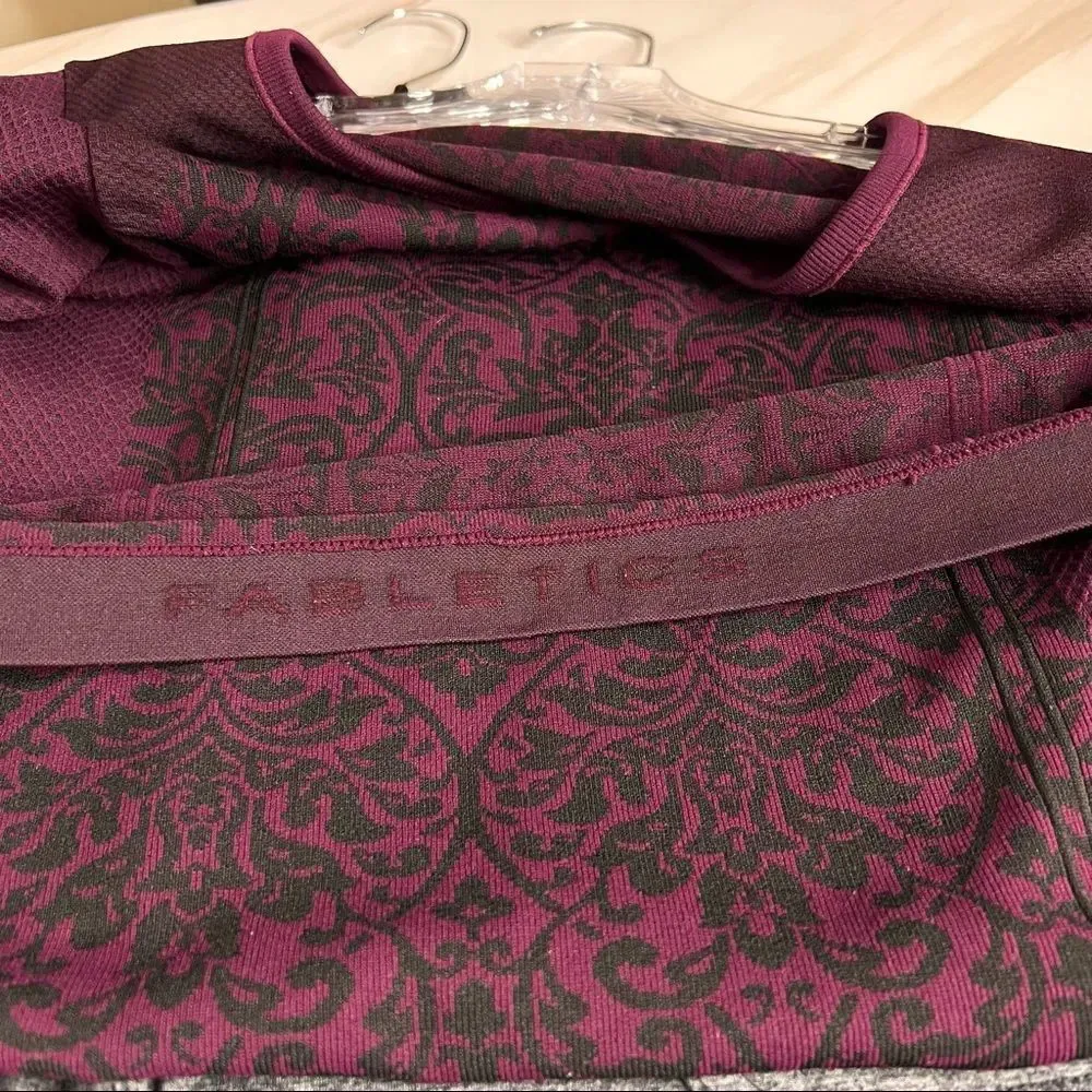Fabletics Oula Seamless Top Long Sleeve Burgundy Damask Sz M/L - Image 7
