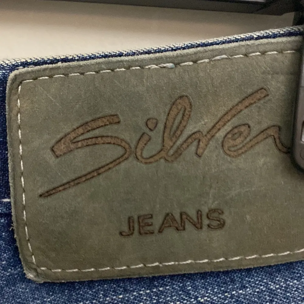 Silver womens blue jeans shorts size 27 - Image 6