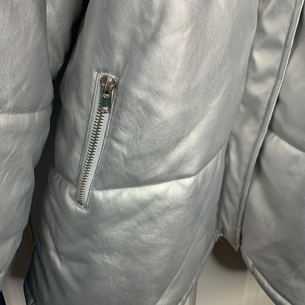 PrettyLittleThing Metallic Silver Unisex Extreme Oversized Puffer Coat Sz Large - Image 5