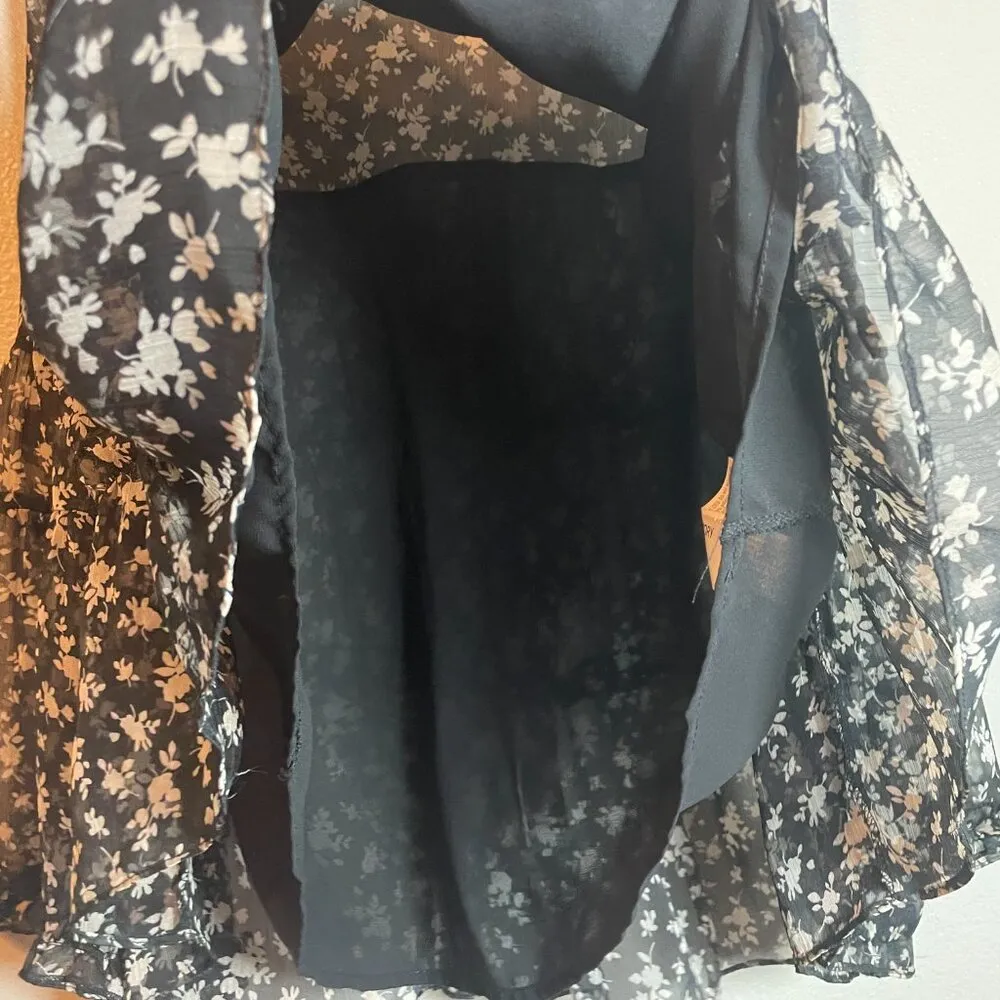 English Factory Women Size Medium Black Floral Flowy Blouse Top Long Sleeve - Image 5