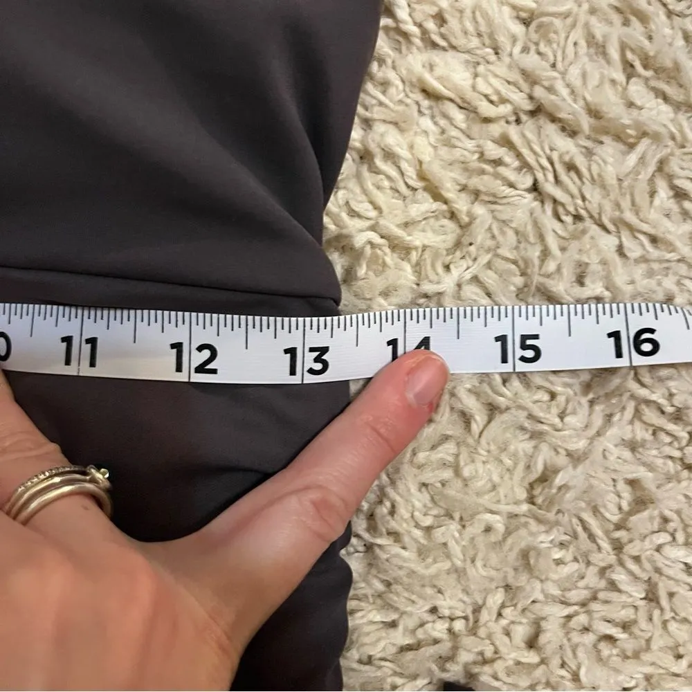 Halara  brown athletic side tie scrunch top size medium - Image 4